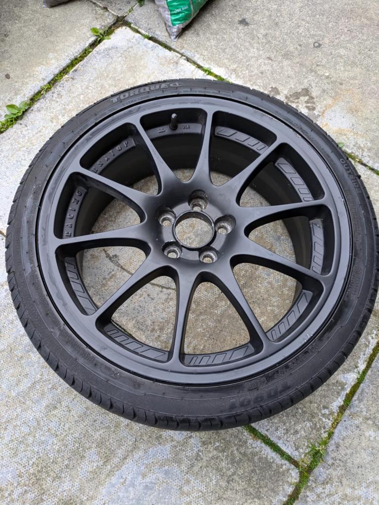 Alloys wheels with tyres 