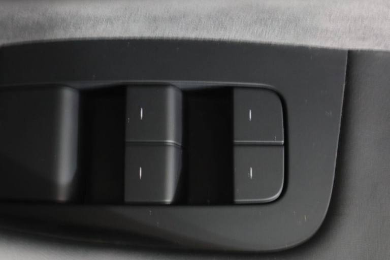 2021 Tesla Model 3 (Dual Motor) Long Range Auto 4WDE 4dr Saloon ELECTRIC Automatic