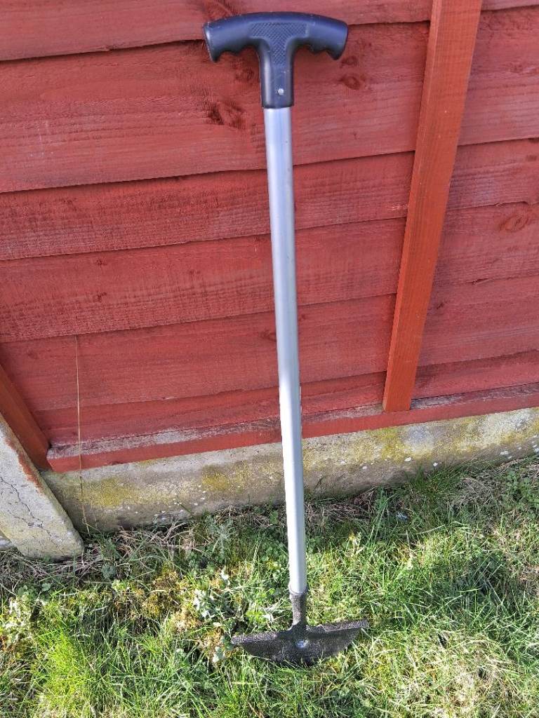 Turf cutting tool (manual)