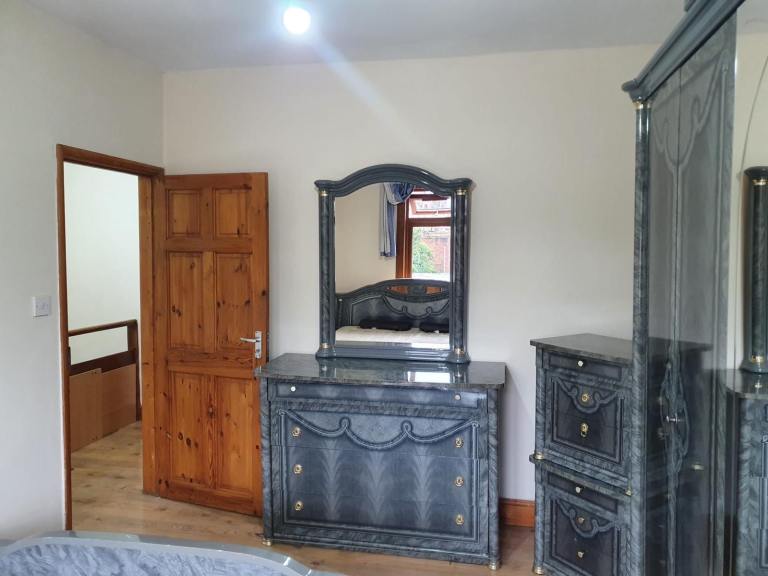 Looking for roommate
