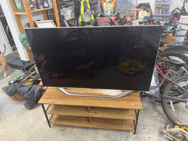 Samsung Smart Tv – Good Condition, Silver 