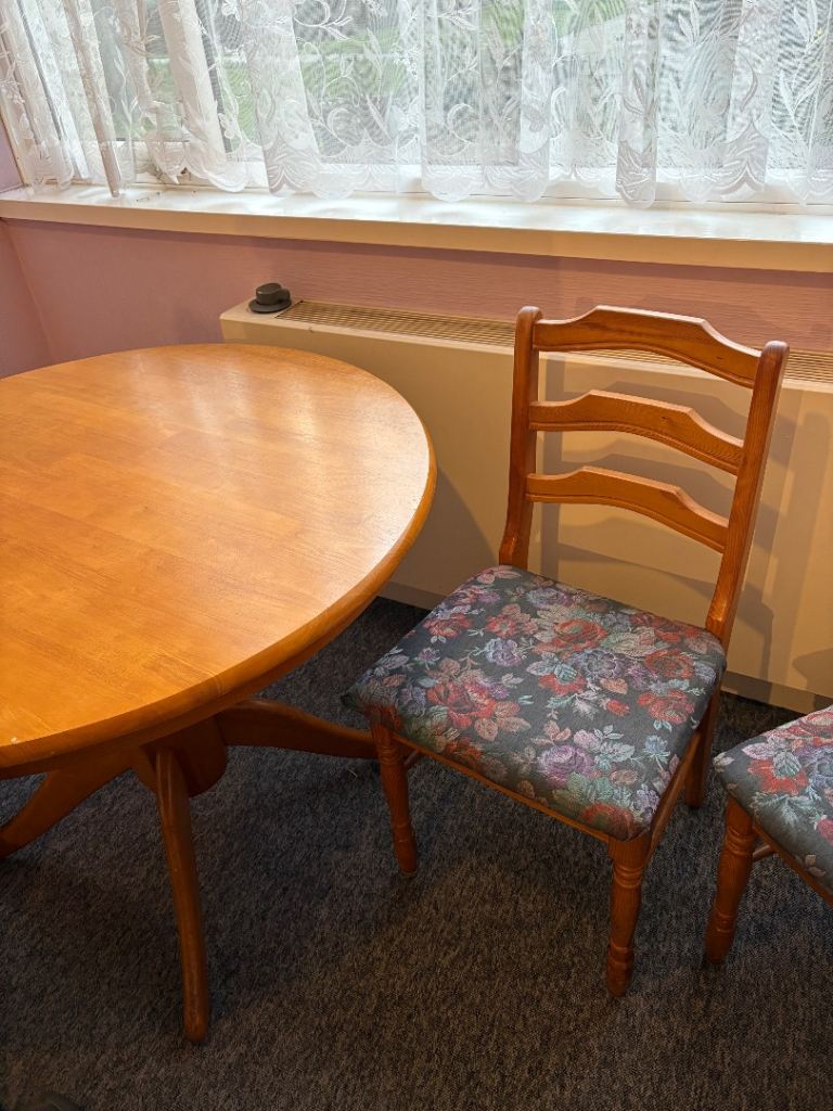 Dining Table x 2 chairs