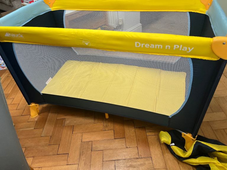 Hauk travel cot 