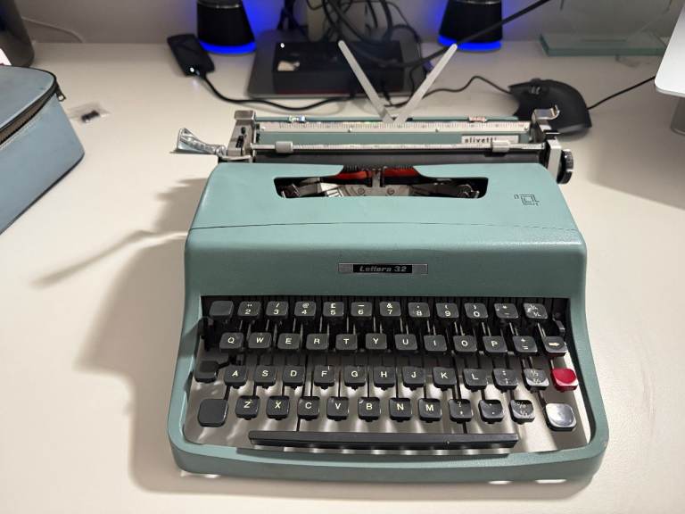 image for Olivetti Lettera 32 Vintage Manual Typewriter – Excellent Working Condition + 5 Extra Ribbons