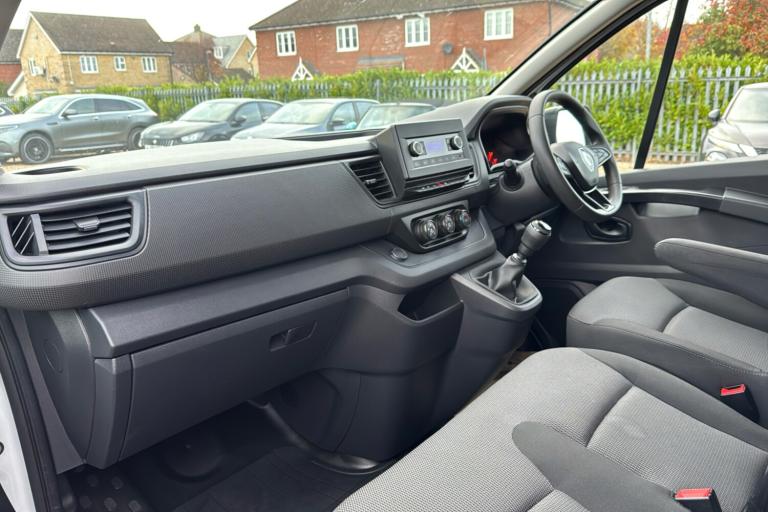  Renault Trafic 2.0 Dci Blue Sl28 Business Panel Van 5dr Diesel Manual L1 H1