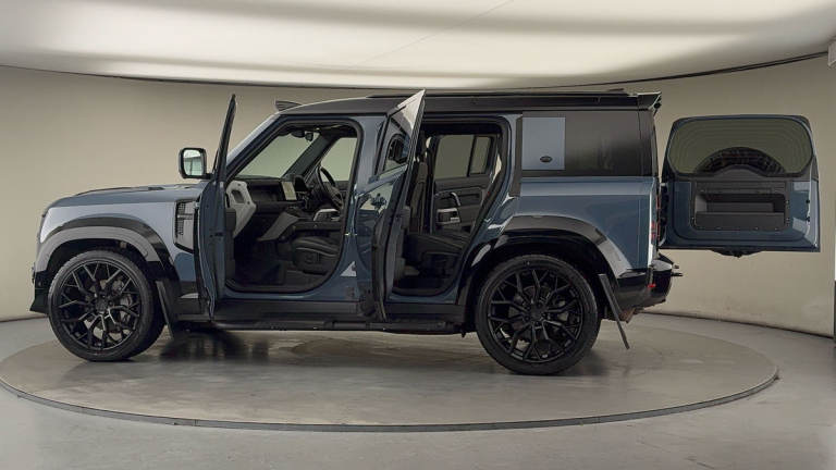 2022 Land Rover Defender 110 3.0 D300 MHEV X-Dynamic HSE SUV 5dr Diesel Auto 4WD Euro 6 (s/s) (30...