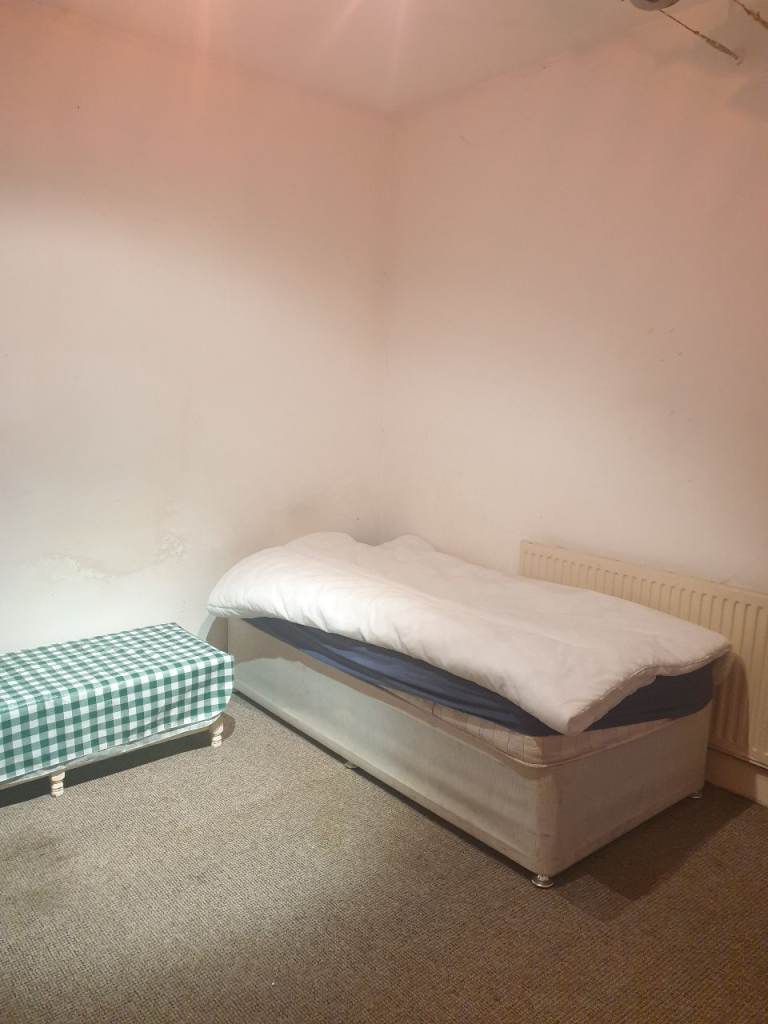 Room available near curry mile