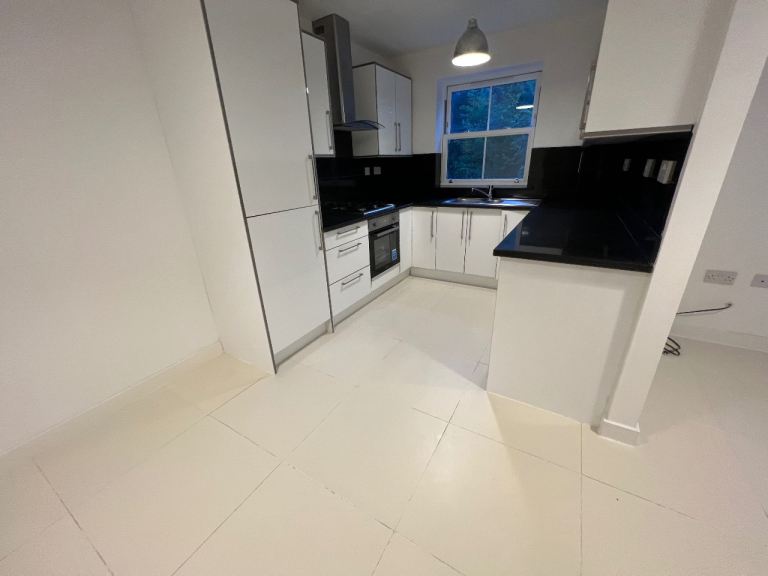 Gorgeous 2 bed flat in Godalming 