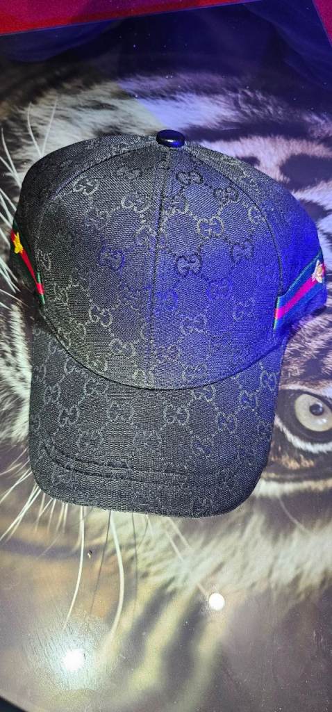 Gucci Black Baseball Cap with Web Stripe – Good Condition