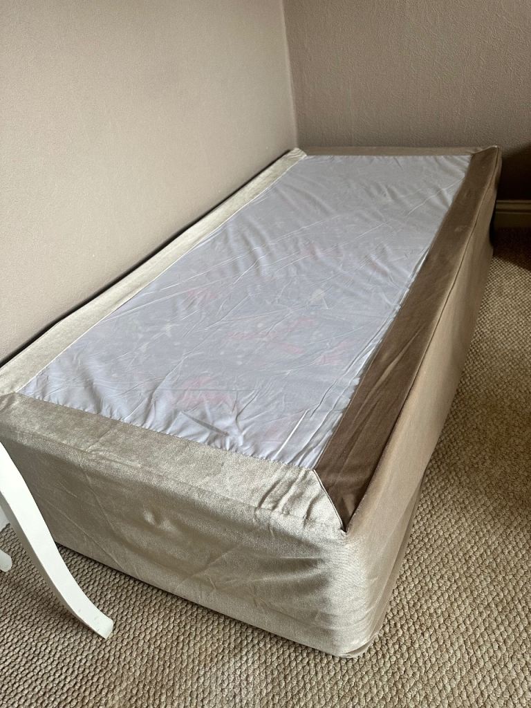 Single divan bed + cover Free