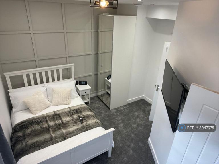 1 bedroom in Victoria Gardens, Northampton, NN1 (#3047975)