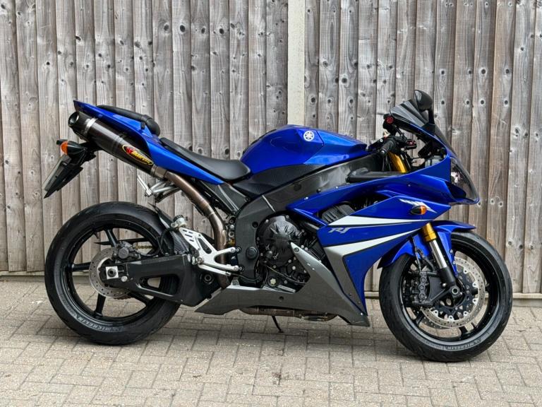 YAMAHA YZF R1 2008 SUPER SPORT + AKRAPOVIC + 15,000 MILES