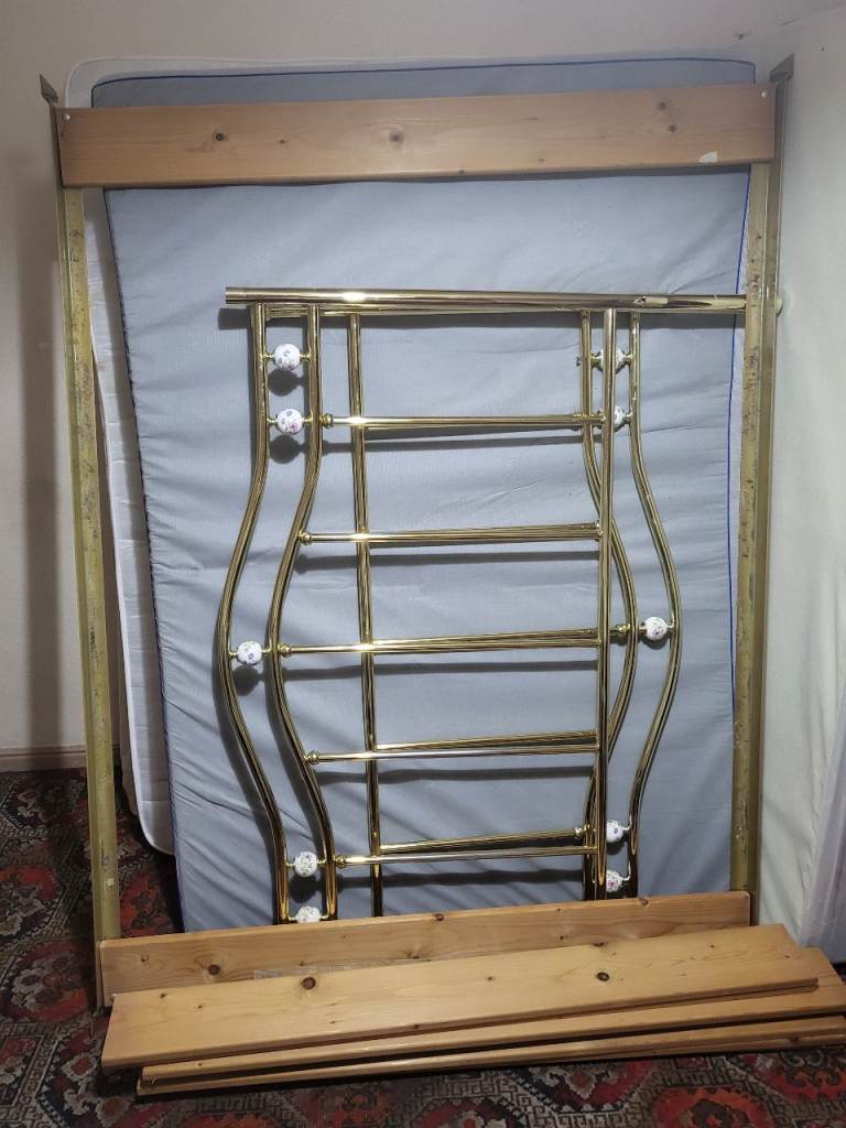 KING SIZE BED FRAME W/WOODEN SLATS...MEMORY FOAM MATTRESS AND TOPPER