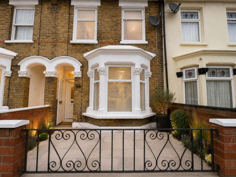 4 Bed House London E13 Near Upton Park Station | COMPANY LET ALLOWED And Families