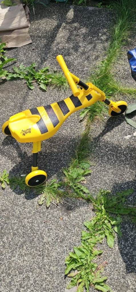 Mookie Scuttlebug Bee - Yellow Ride-On Toy