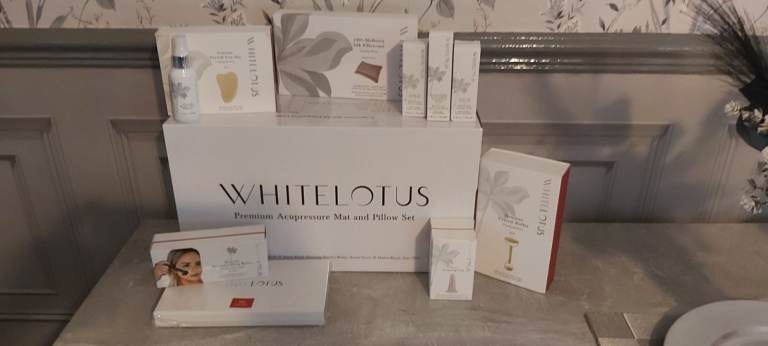 white lotus bundle joblot