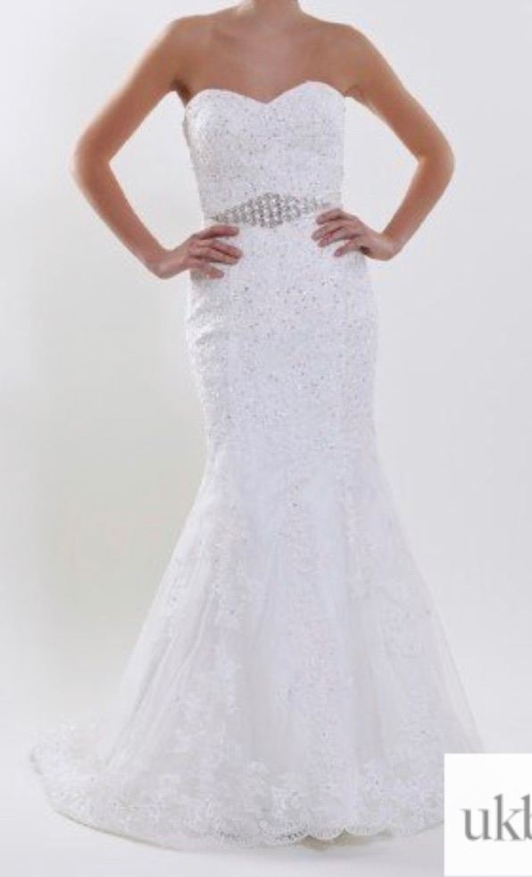 *** BEAUTIFUL FISHTAIL ROMANTICA OF DEVON WEDDING DRESS - Size 8/10 See Desc ***