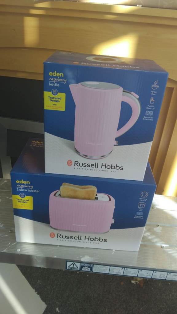 Pink kettle and toaster
