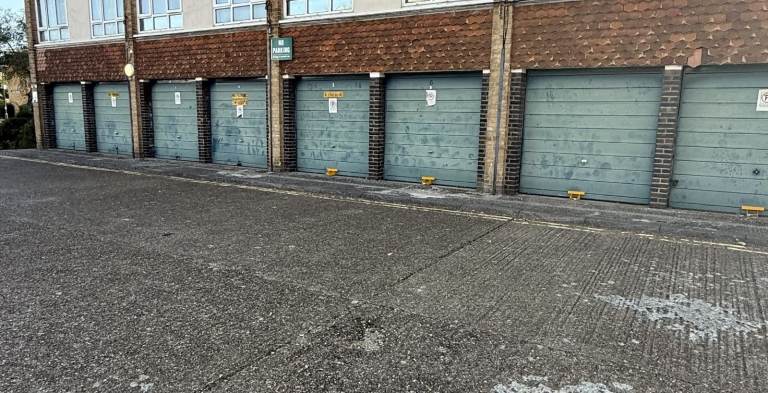 Garages to Rent in Teddington