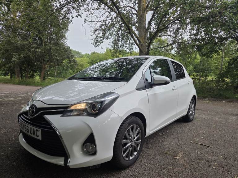 2016 TOYOTA YARIS VVT-i 1 YEAR MOT/TAX/BREAKDOWN COVER, ULEZ COMPLAINT, CRUISE CONTROL LOW MILEAGE,