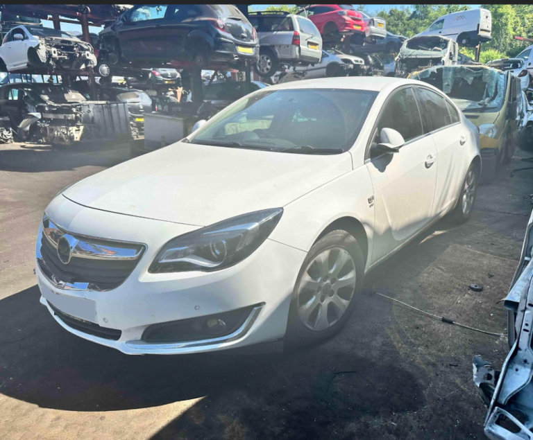 Vauxhall Insignia Front Bumper.  White.  Breaking spares. 