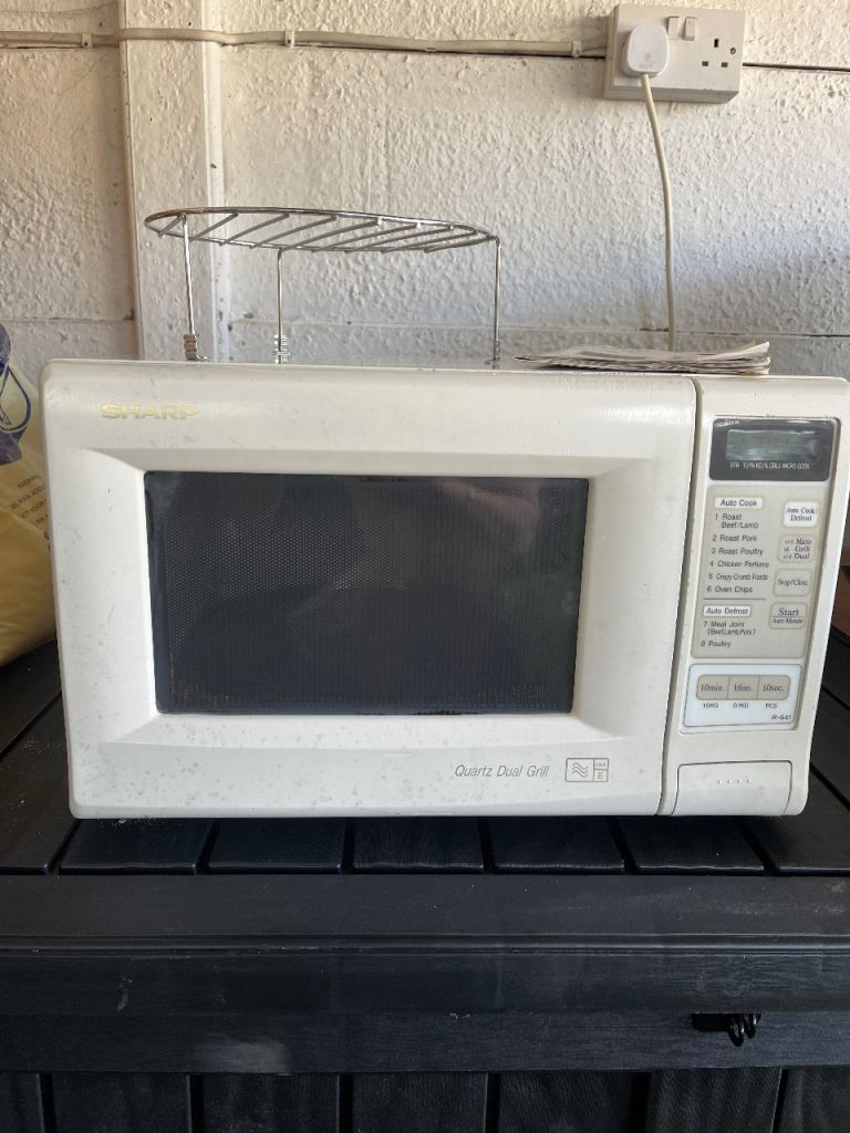 Microwave oven with grill - Sharp R-641M