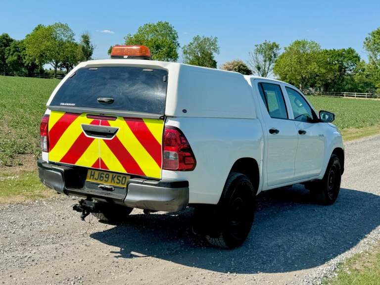 TOYOTA HILUX 2.4 D-4D Active UTILITY SPEC White Manual Diesel 2019 EURO 6