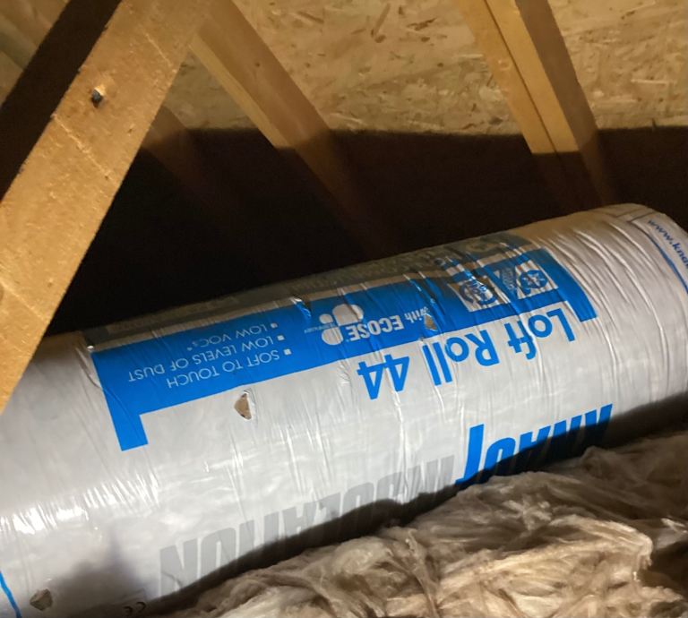 BNIP 6 rolls of loft insulation