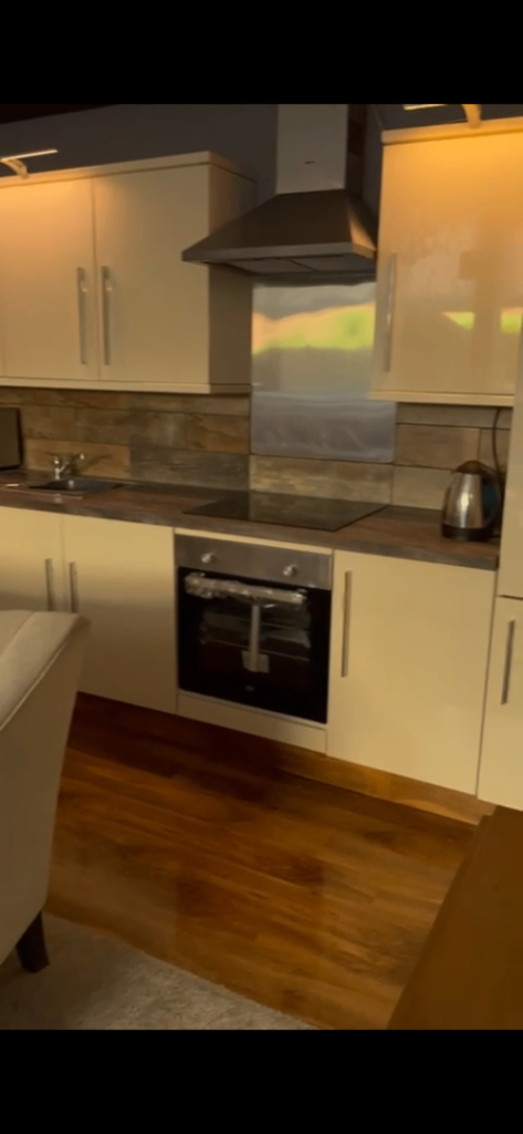 West End Luxury 2 Bed Garden Flat