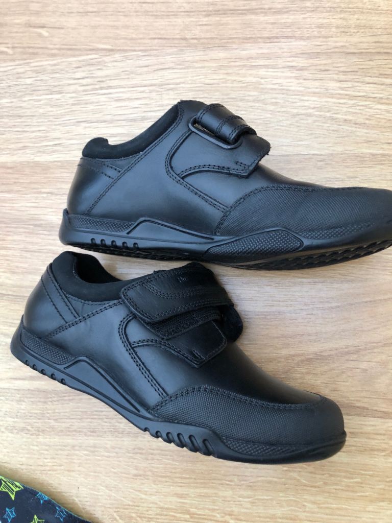 Boy’s hush puppies school shoes new