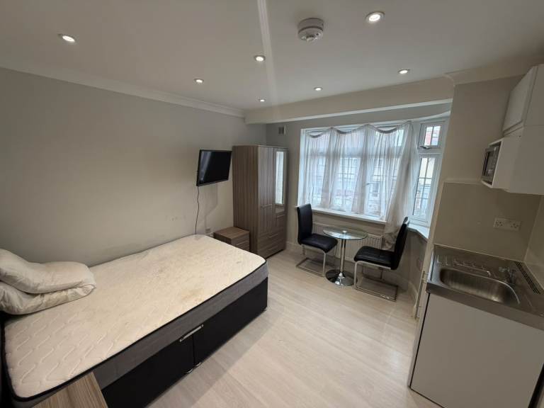 BENEFITS ACCEPTED - Studio Flat Available in Chigwell Redbridge IG6