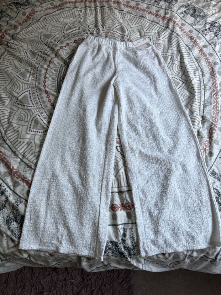 Uniqlo White Crinkle Trousers