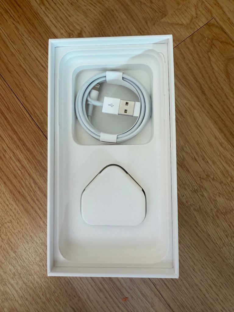 VGC GENUINE APPLE IPHONE XR 64GB + x2 CASETIFY CASES AND APPLE ACCESSORIES