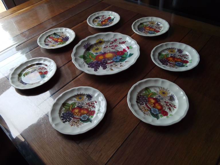 Vintage set of 7 x 8 inch plates, 1 serving bowl and one serving plate. Copeland Spode "Reynolds"