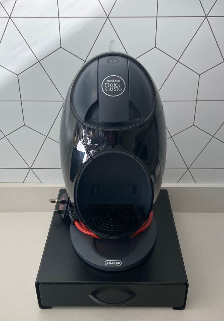 De’Longhi Nescafé Dolce Gusto coffee machine with pod holder