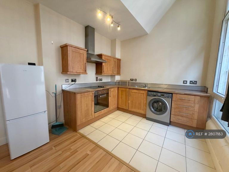 1 bedroom flat in Hartley Road, Nottingham, NG7 (1 bed) (#2807183)