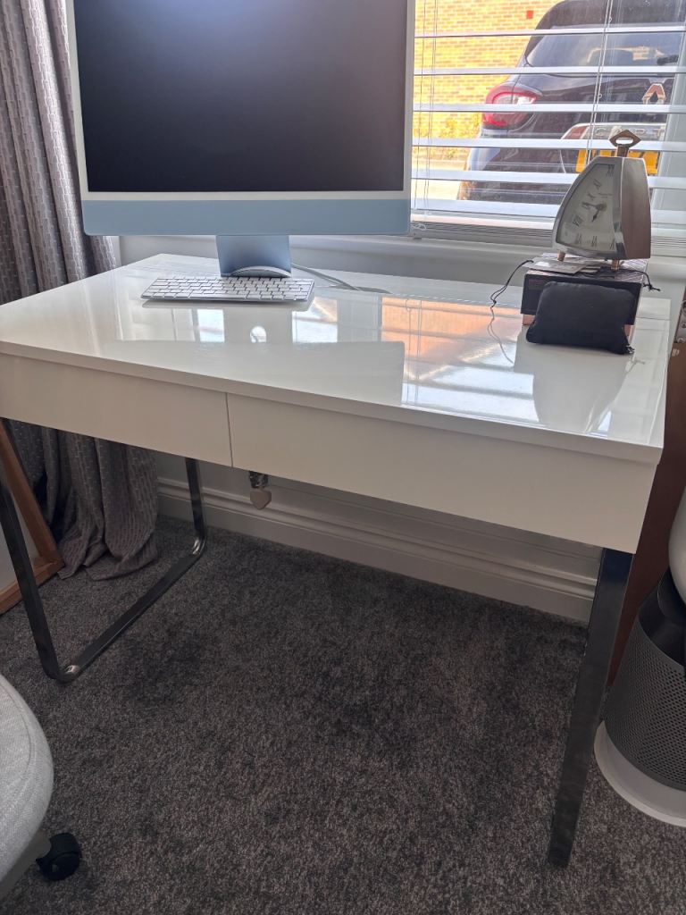 White gloss desk 