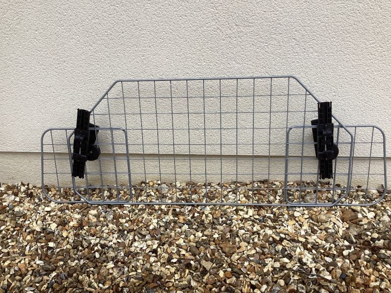Universal car dog guard
