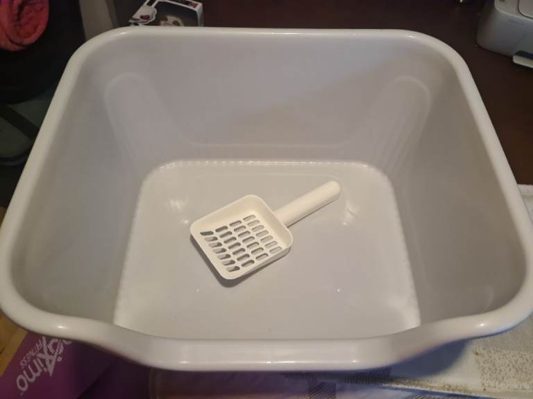 New deep cat litter tray