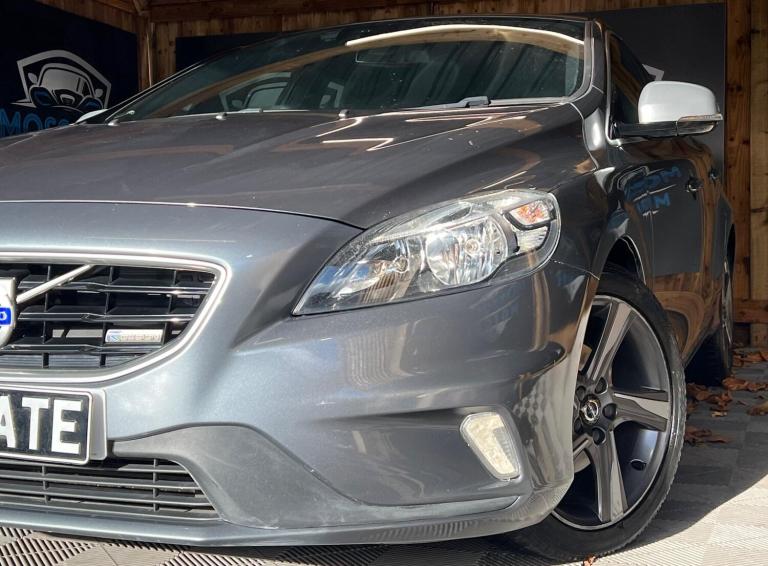 2015 Volvo V40 D2 R DESIGN 5dr HATCHBACK DIESEL Manual