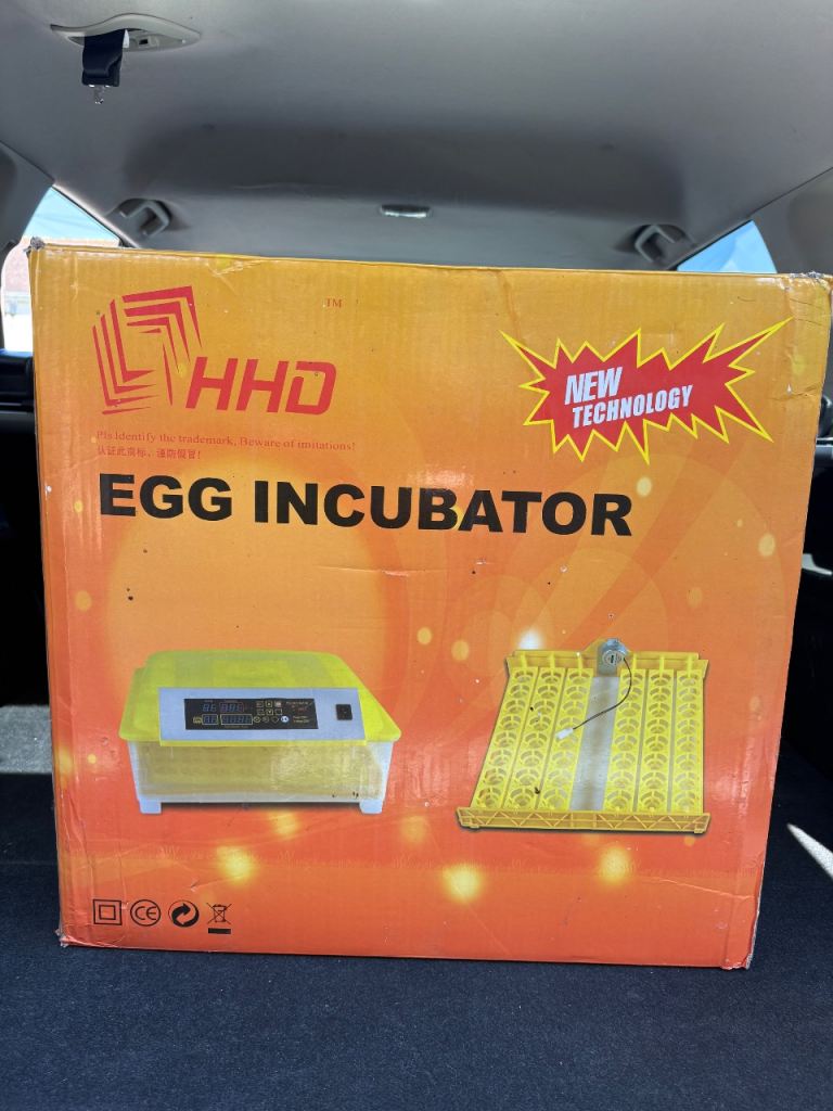 Egg incubator