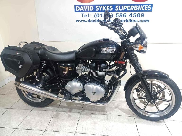 Triumph Bonneville T100 865 SE  11-REG ONLY 7812 MILES WITH EXTRAS £4999.OTR