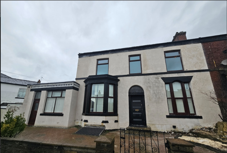 Spacious and Cosy Double Rooms for Rent in - OL10 2PN