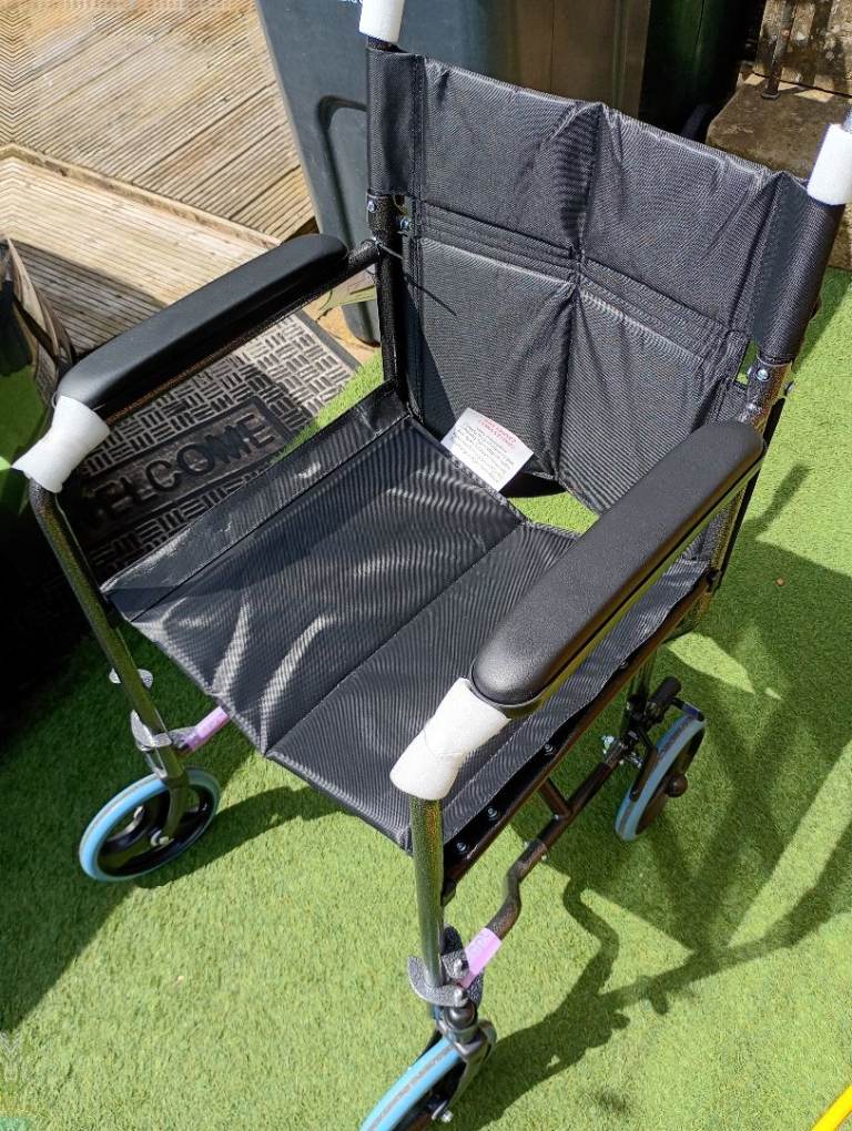 Lightweight wheelchair 