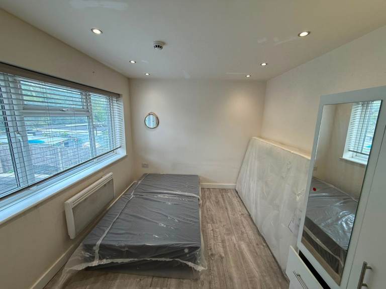 BENEFITS ACCEPTED - Studio Flat Available in Greenford Ealing UB6