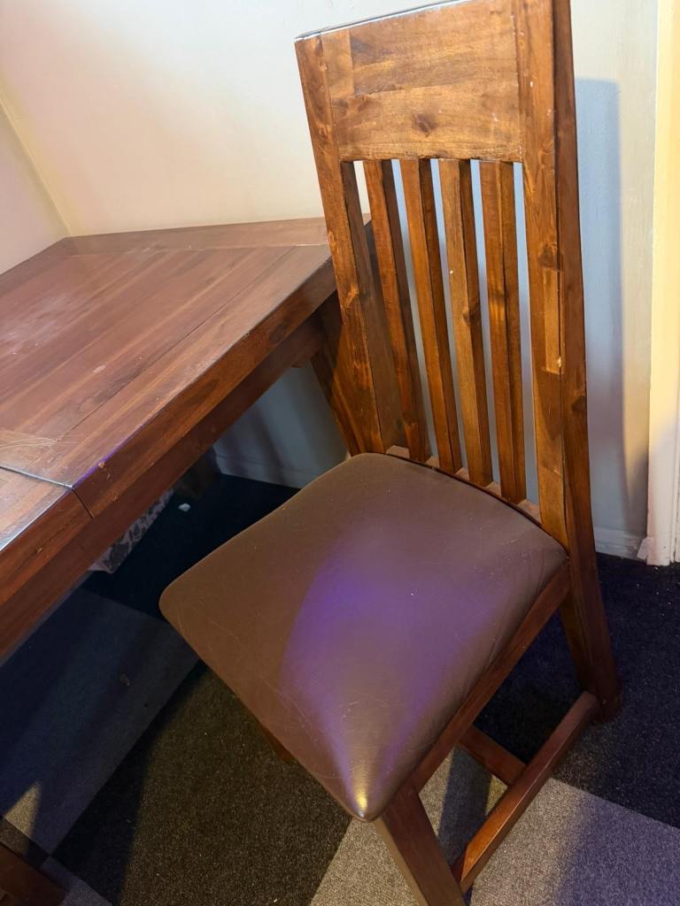 Oak table with 4 chairs 