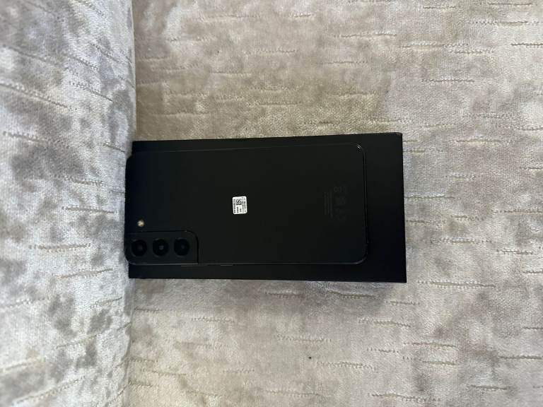 Samsung Galaxy S22 plus 5g 128gb £220 256gb £240 unlocked with warranty