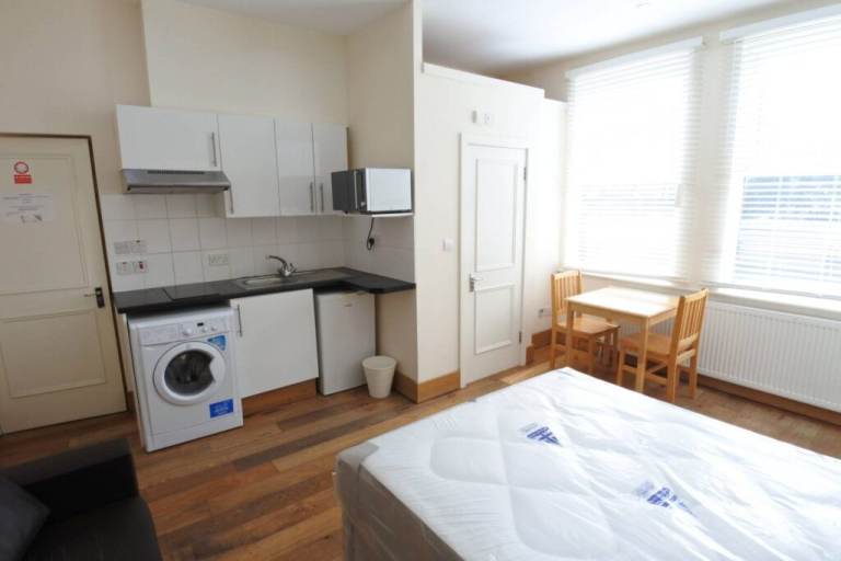 image for LARGE STUDIO FLAT WALM LANE WILLESDEN GREEN NW2