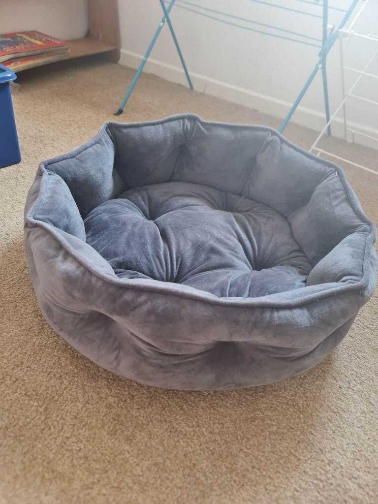 Cat/dog bed,velvet surface, perfect paws brand,