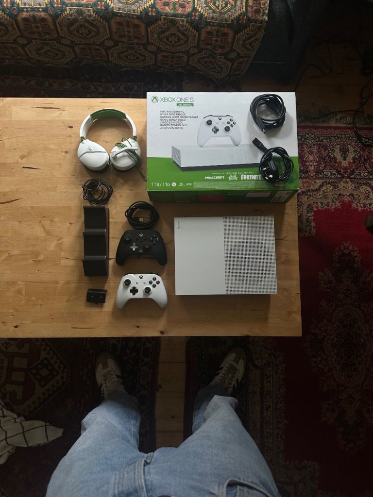 Xbox One S 1TB All Digital Bundle – 2 Controllers + Turtle Beach Headset + Box